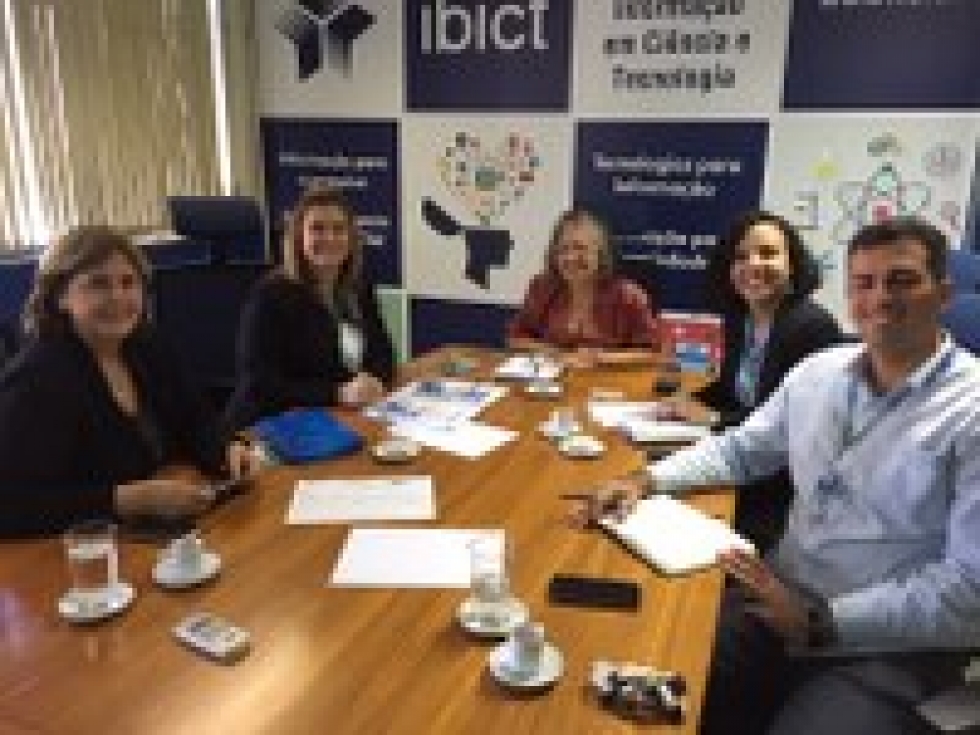 Nova presidente da CBBU visita o IBICT